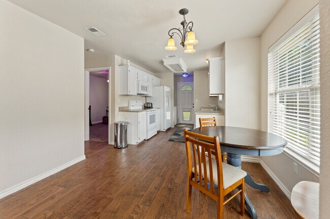 Building Photo - 123 Bolero Way