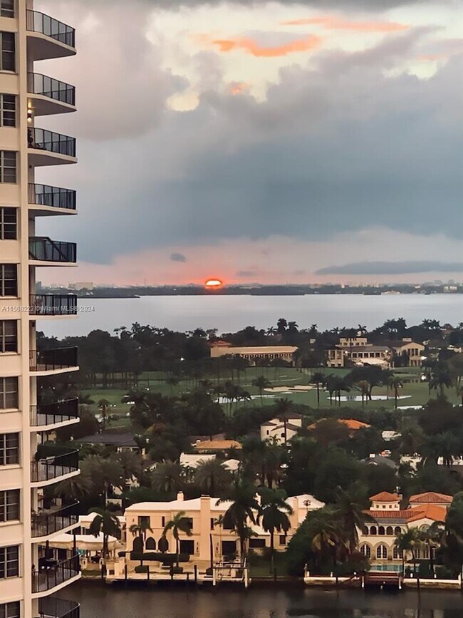 Foto del edificio - 5701 Collins Ave