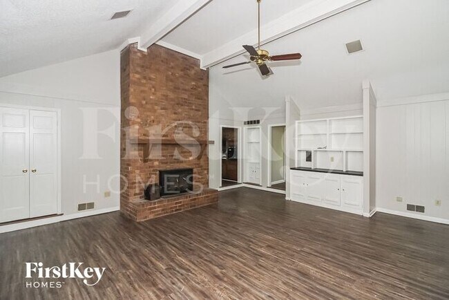 Building Photo - 2804 Ravenwood Dr