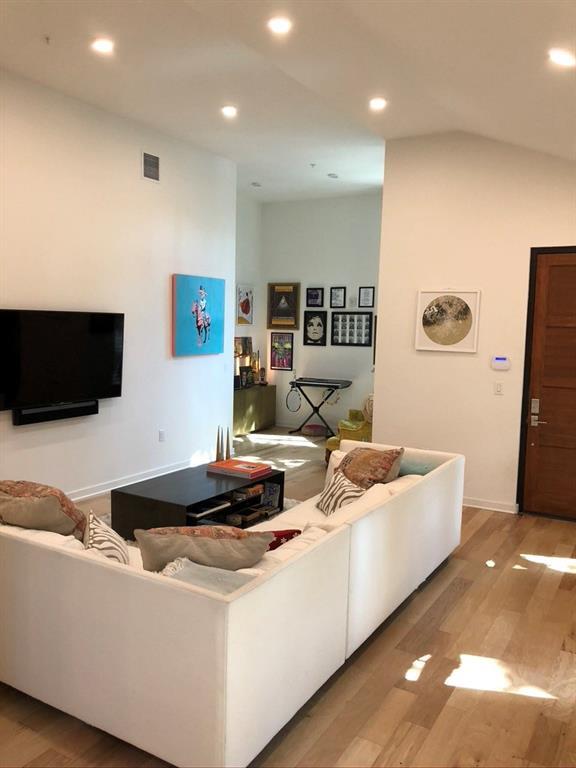 Foto del edificio - 211 W Johanna St
