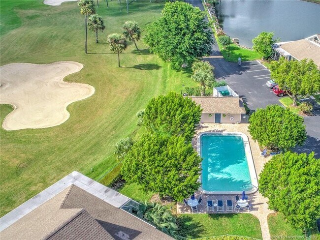 Foto del edificio - 310 Golfview Cir