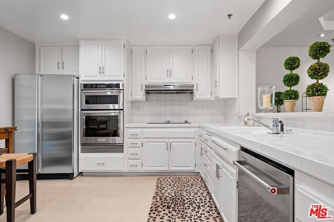 Foto del edificio - 2132 Century Park Ln