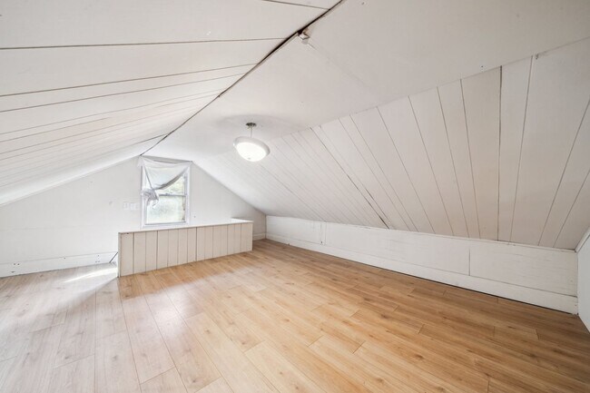 Foto del edificio - Spacious 3 Bedroom Home in Spring Garden (Single Family)