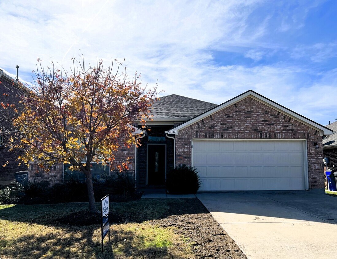 Primary Photo - Cute 4 bedroom