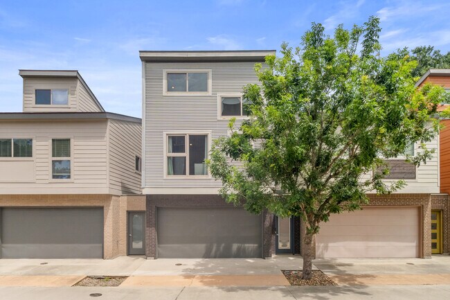 Foto del edificio - 212 Highland Oaks Ln