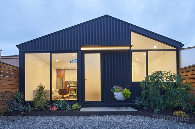 Foto del edificio - 2620 Mathews St