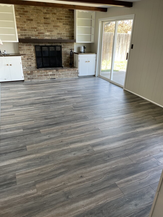 Familyroom - 6759 W Portland Ave