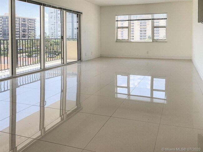 Foto del edificio - 1200 Hibiscus Ave