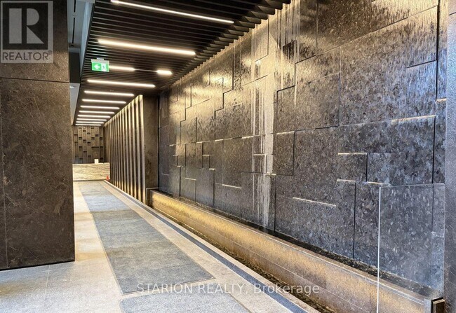 Photo du bâtiment - 120 Broadway Ave