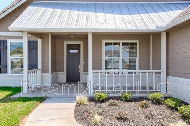 Building Photo - 3116 SE 35th St