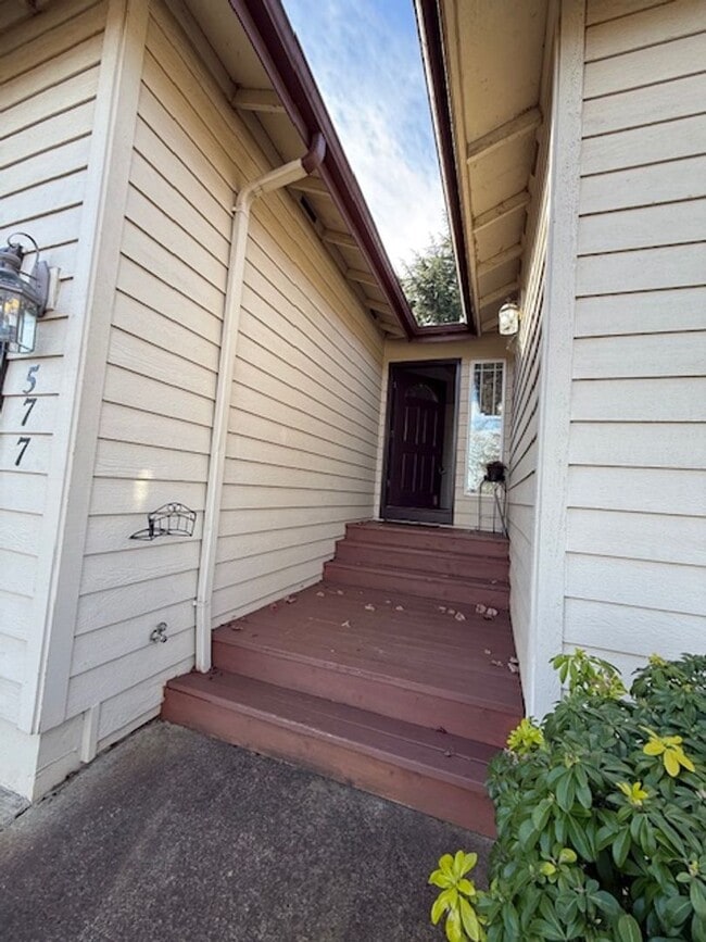 Foto del edificio - 577 Sunwood Dr NW