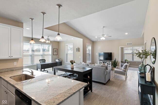 Foto del edificio - 46 Cypress Dr