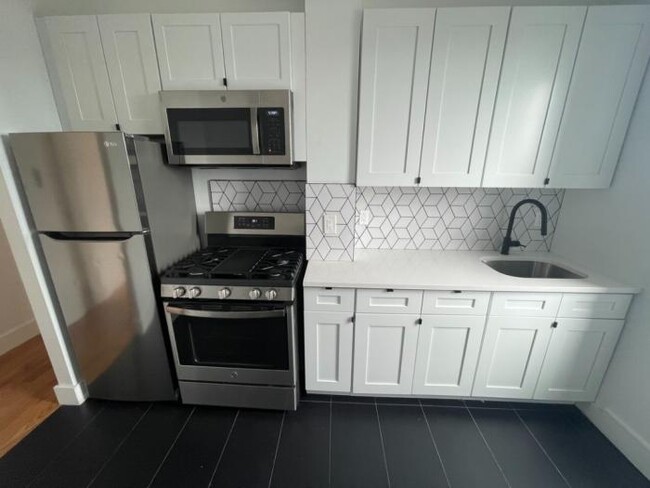 Building Photo - 2 bedroom in BRONX NY 10457