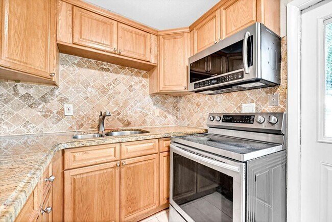 Foto del edificio - 15710 NW 19th Ave