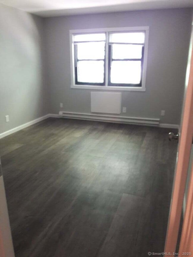 Building Photo - 75 Kaye Vue Dr