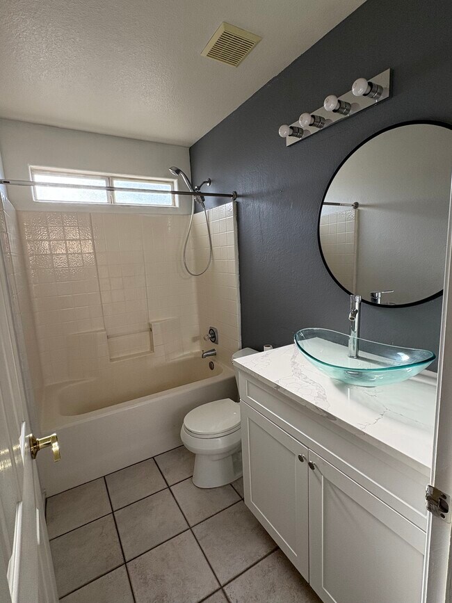 Foto del edificio - 8456 W Cherry Hills Dr