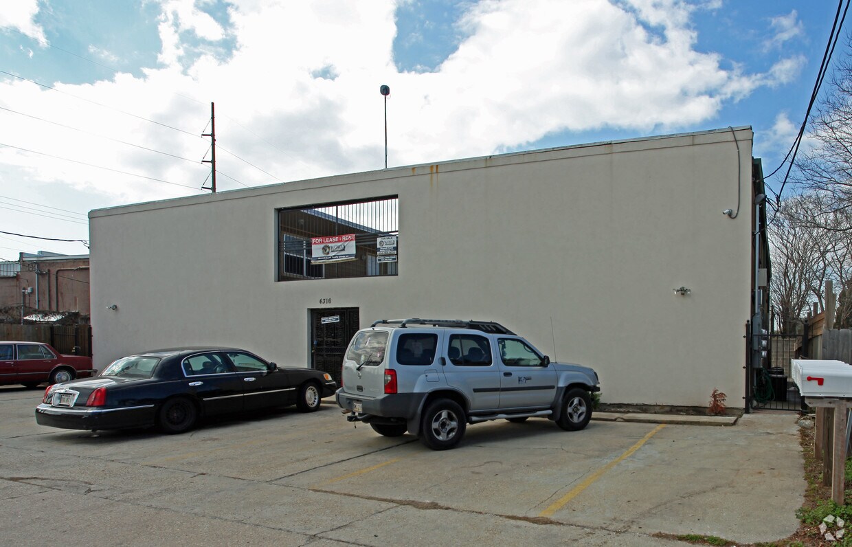 Building Photo - 4316 Dodt Ave