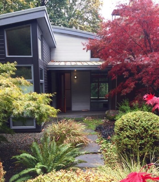 Building Photo - Private, Bainbridge Island Beauty