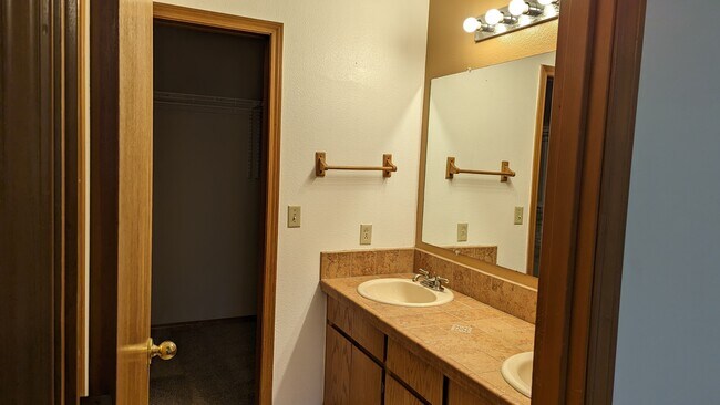 Foto del edificio - 17337 NW Bernard Pl