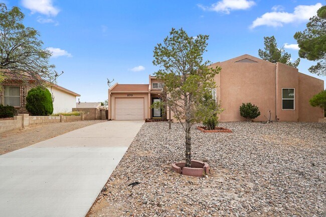 Foto del edificio - For Rent | 3 Bed / 2 Bath | 1-Car Garage |...