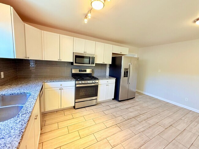 Foto del edificio - 4033 Fieldcrest Rd