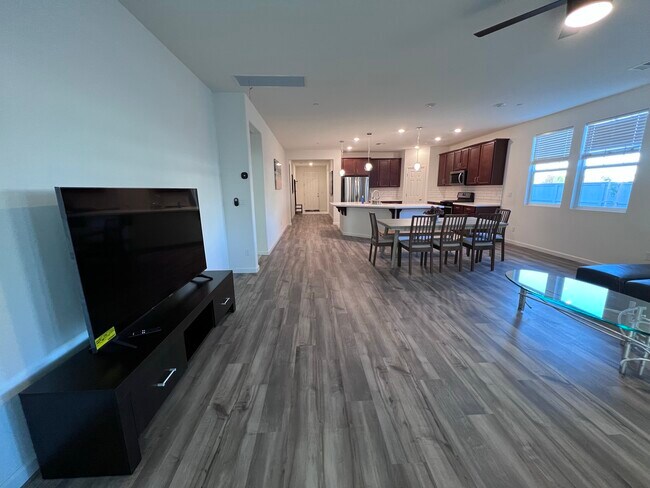 Building Photo - 1400 Van Zee Dr