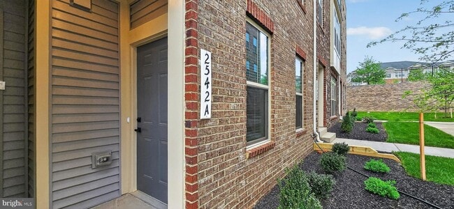 Building Photo - 2542 -A Verona Pl