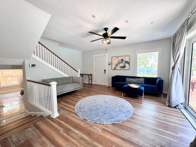 Building Photo - 406 43rd St
