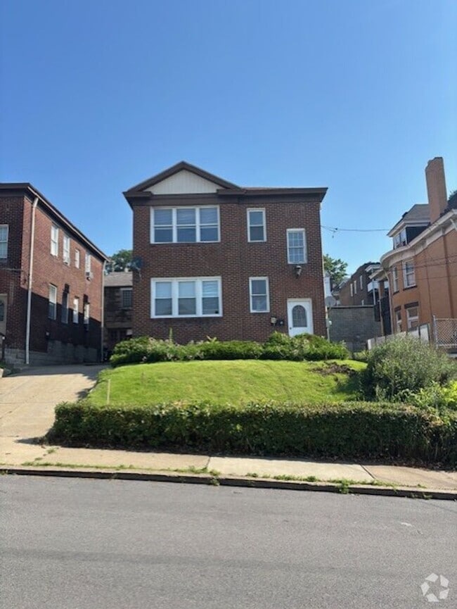 Building Photo - 2709 Pyramid Ave