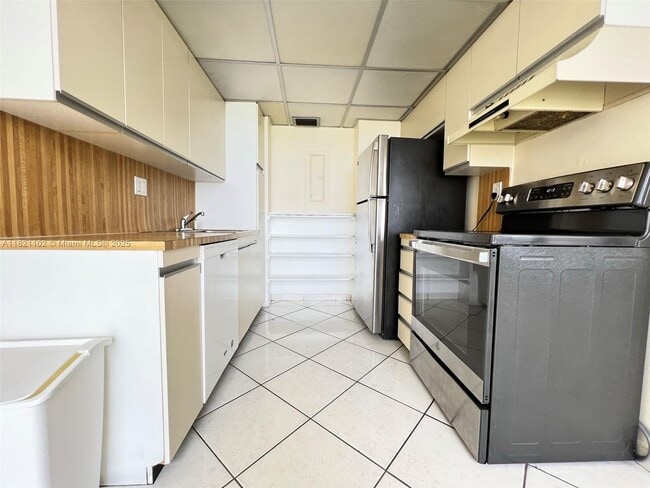 Foto del edificio - 18181 NE 31st Ct