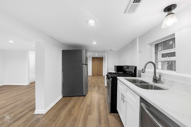 Photo - 3414 N Damen Ave Apartment