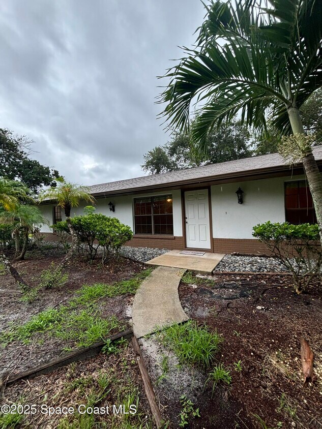 Foto principal - 1201 NE Tropicana Rd