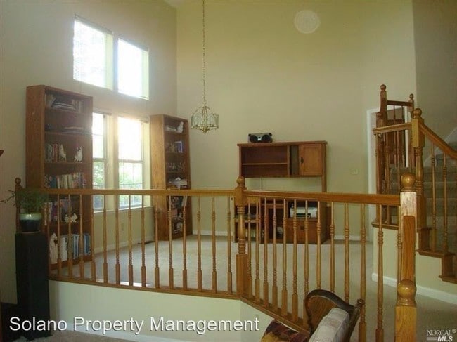 Building Photo - 5 br, 3 bath House - 2061 Hillridge Dr.