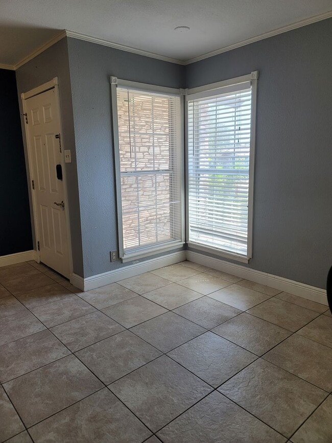 Building Photo - Newly updated medical center home