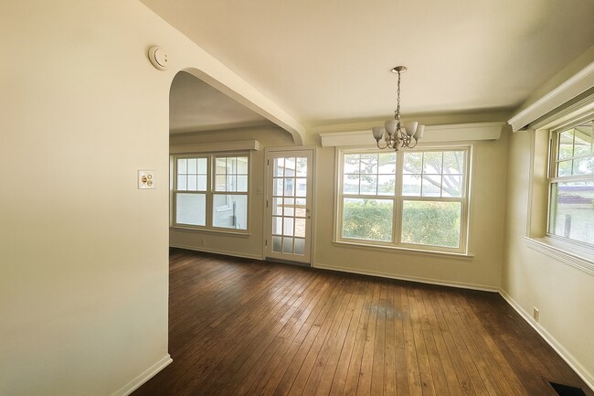 Foto del edificio - 126 Ribbon Pkwy