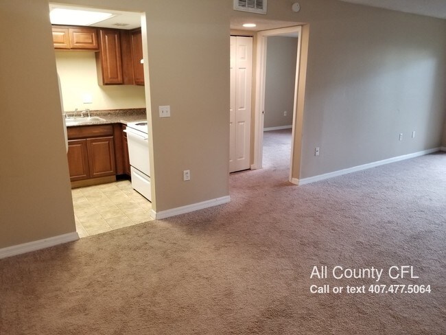 Foto del edificio - 946 Lake Destiny Rd