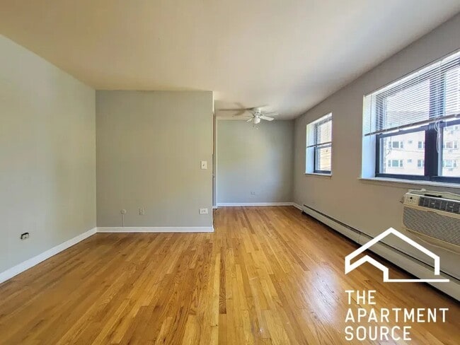 Photo - 510 W Briar Pl (Chicago, IL) Apartment