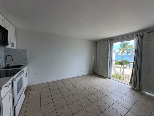 Foto del edificio - Makaha Surfside One Bedroom A building $16...