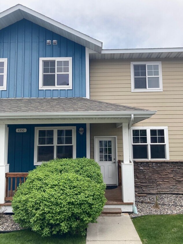 Primary Photo - Charming 3 Bedroom 2.5 Bathroom Home