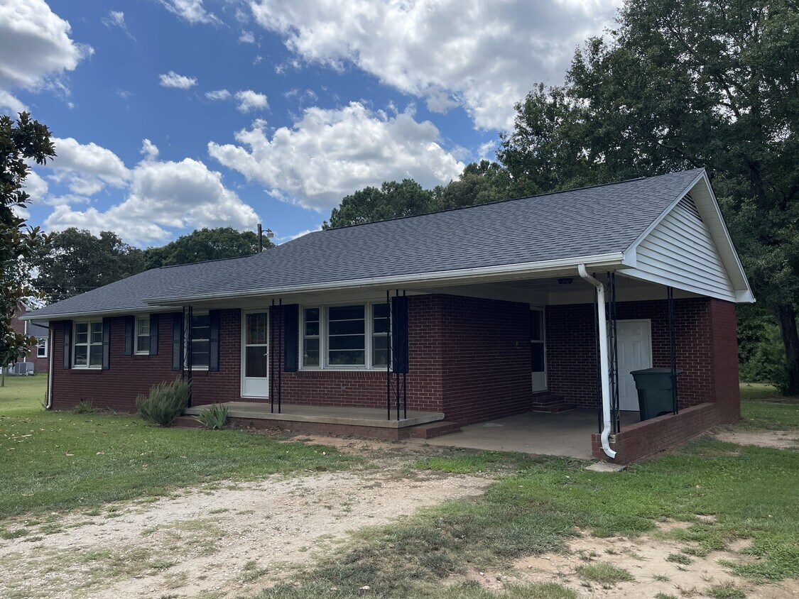 27 Bethlehem Church Rd, Due West, SC 29639 House Rental in Due West