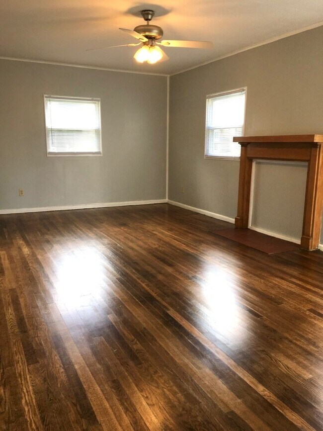 Building Photo - 3 bedroom/1.5 bath home in Devola