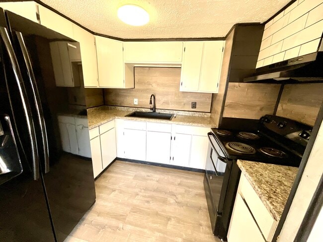 Building Photo - 2004 30th St