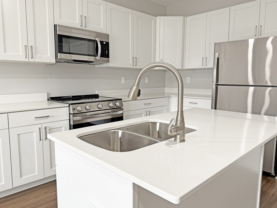 Kitchen w/Stainless Steel Appliances - Iron Trail