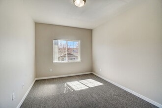 Building Photo - Legacy Oaks Apartments