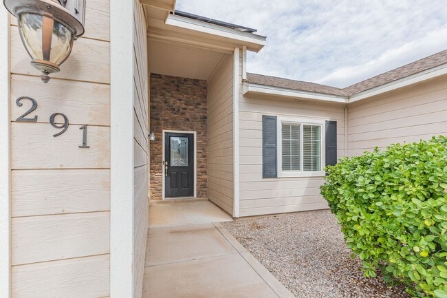 Building Photo - Inviting 4 Bed 2 Bath Home - Solar Panels & In The Golf Course Area!