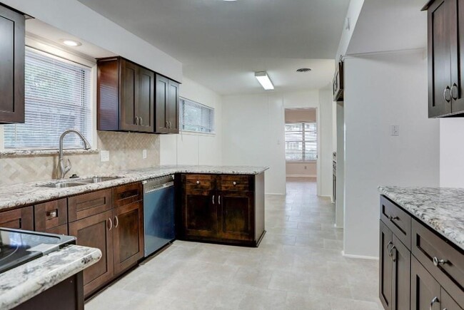 Building Photo - 9206 Bassoon Dr