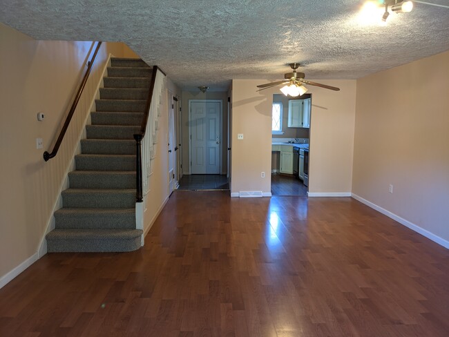 Living room - 515 Cedar Hollow Dr