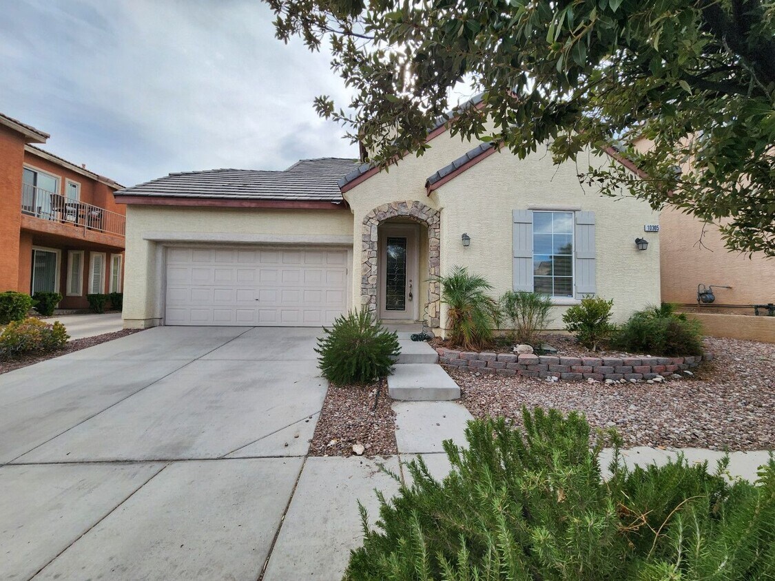 Primary Photo - Charming 3 bedroom home with great curb ap...