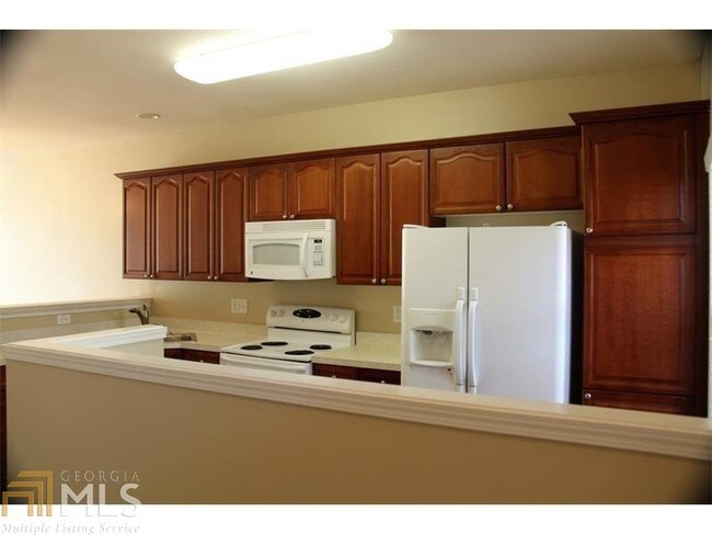 Building Photo - 2352 Suwanee Pointe Dr