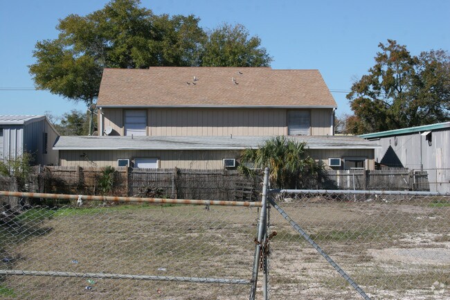 Building Photo - 4605 N Lois Ave